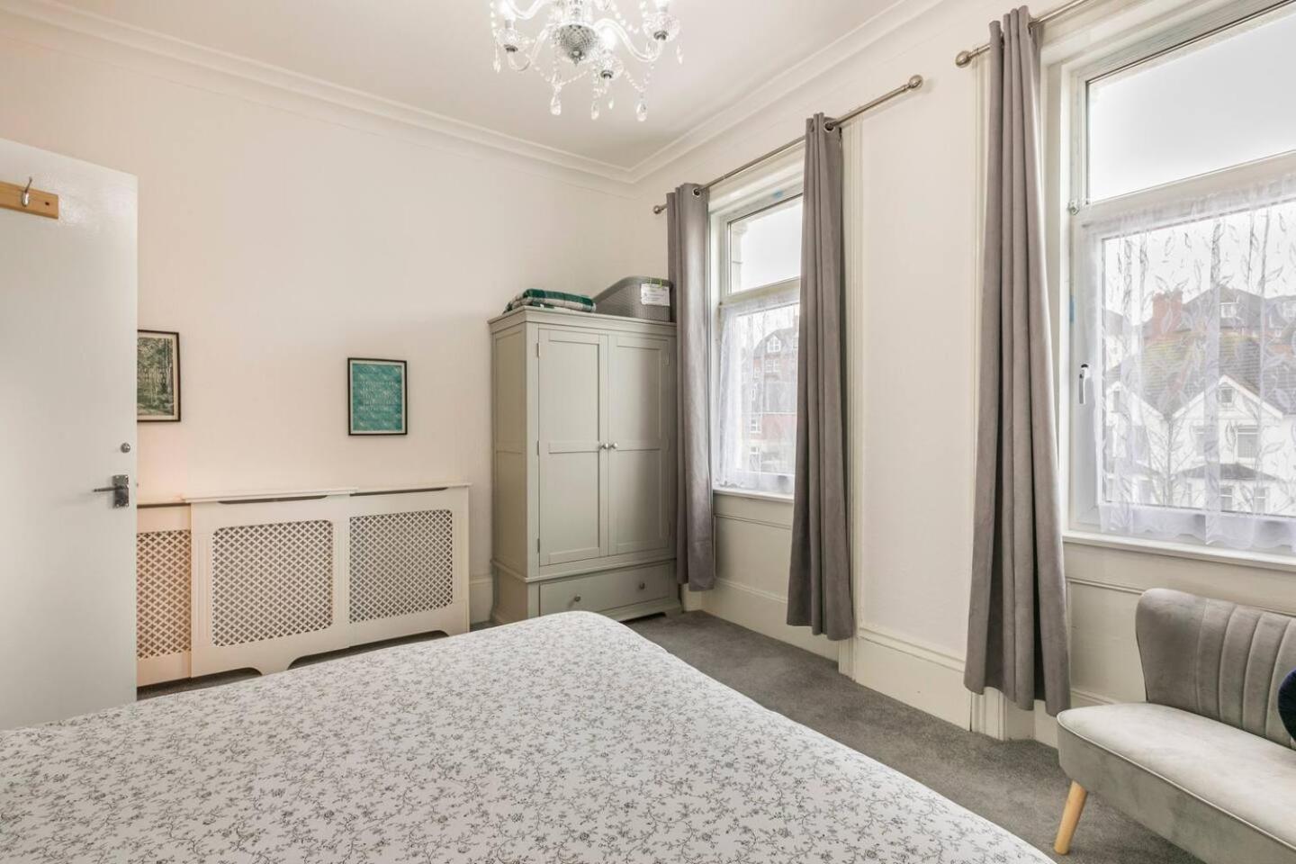 4 Bed Home 3 Mins From Harbour + Sandy Beach Folkestone Extérieur photo